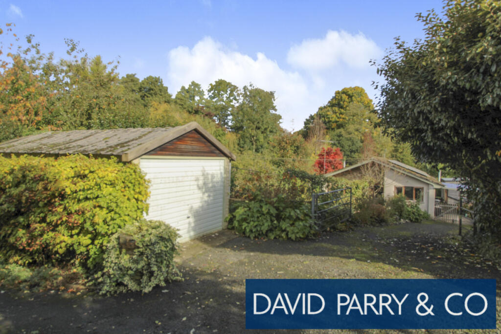 Bungalow in a generous plot