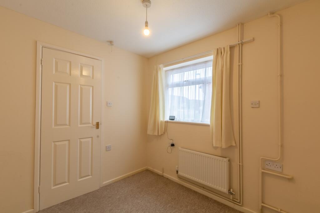 13 Cheshire Close (2)