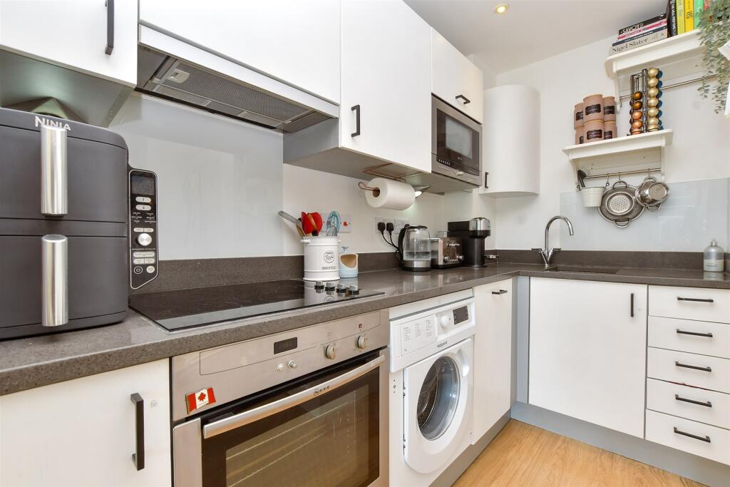 Kitchen / Living Room