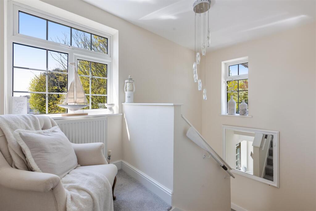 A28 - The Hamptons, Torquay - 250429.jpg