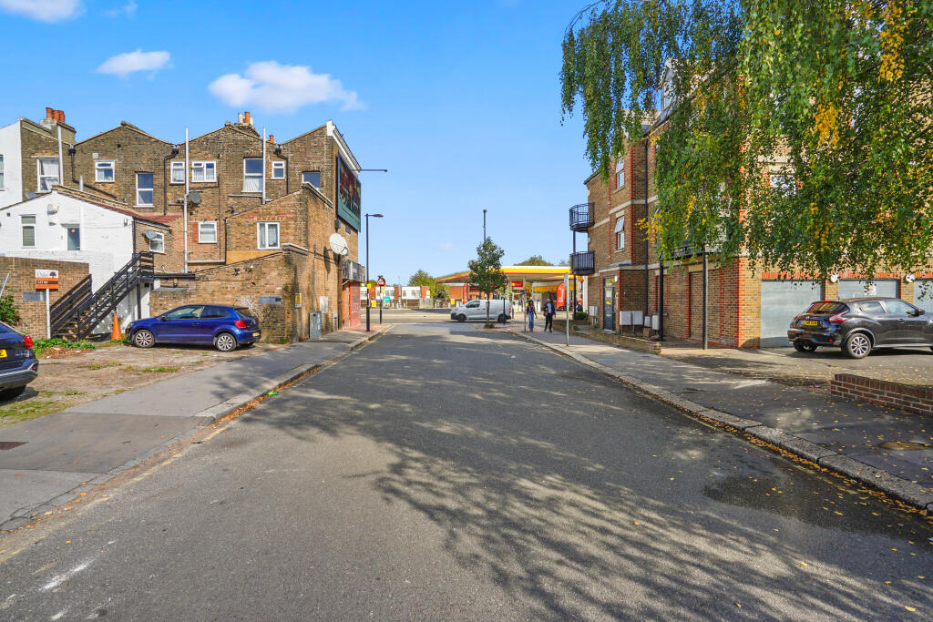 Flat 1, 110 Portland Road, South Norwood London, SE25 4PJ
