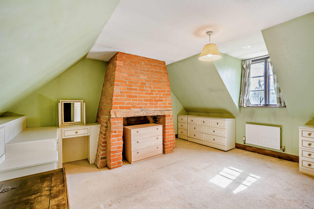 8662260-interior1...