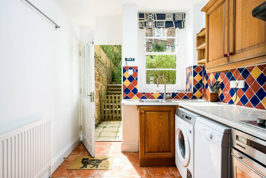 Kitchen_2.jpg