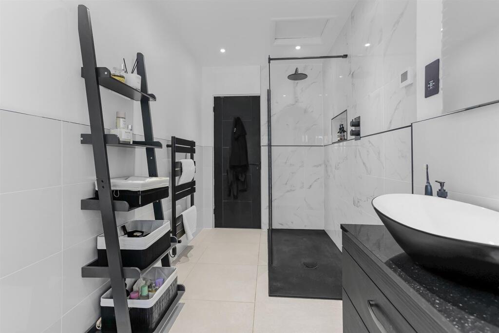 Mayfields, 1 Manor Close