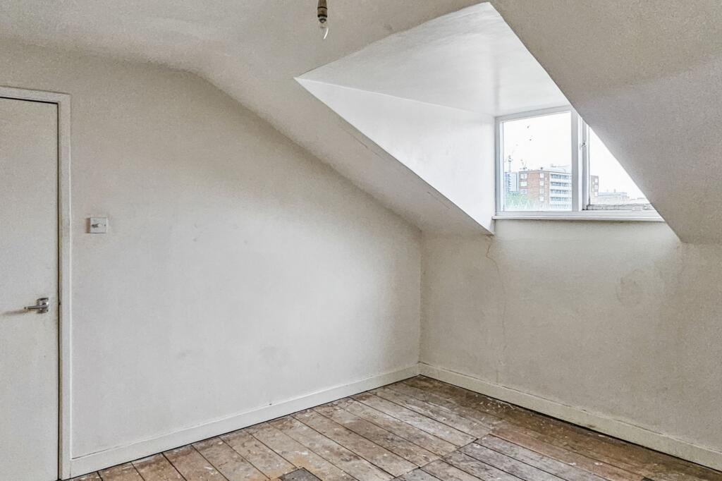 27E St James Gardens, London, W11 4RE