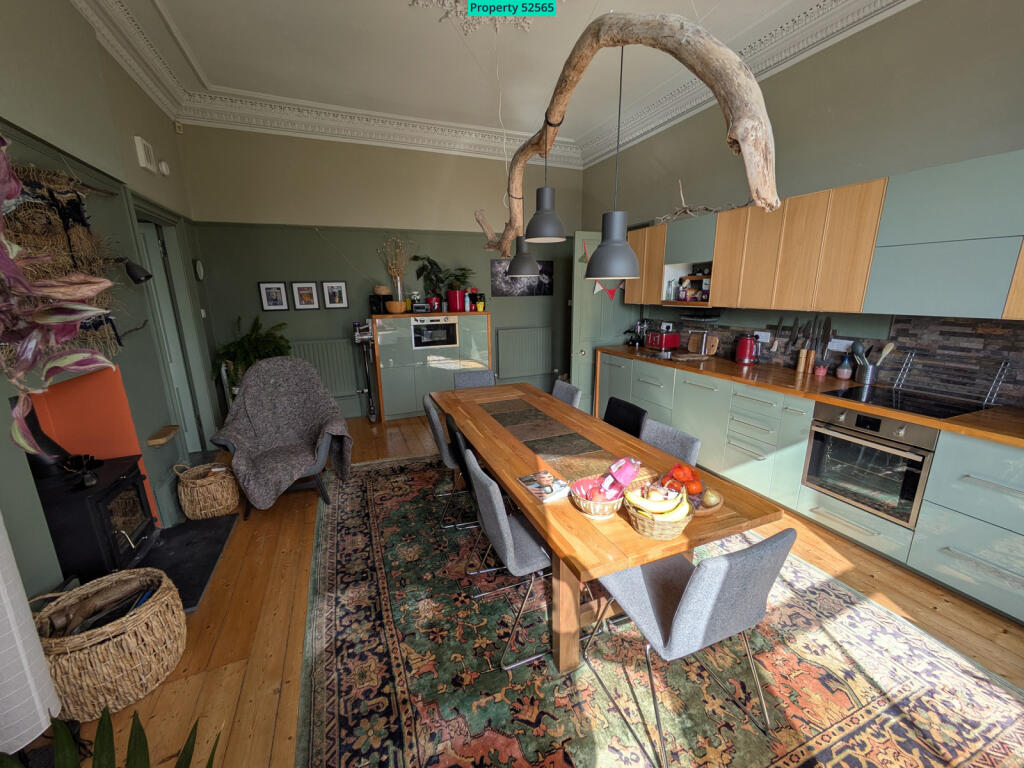 Kitchen dining north