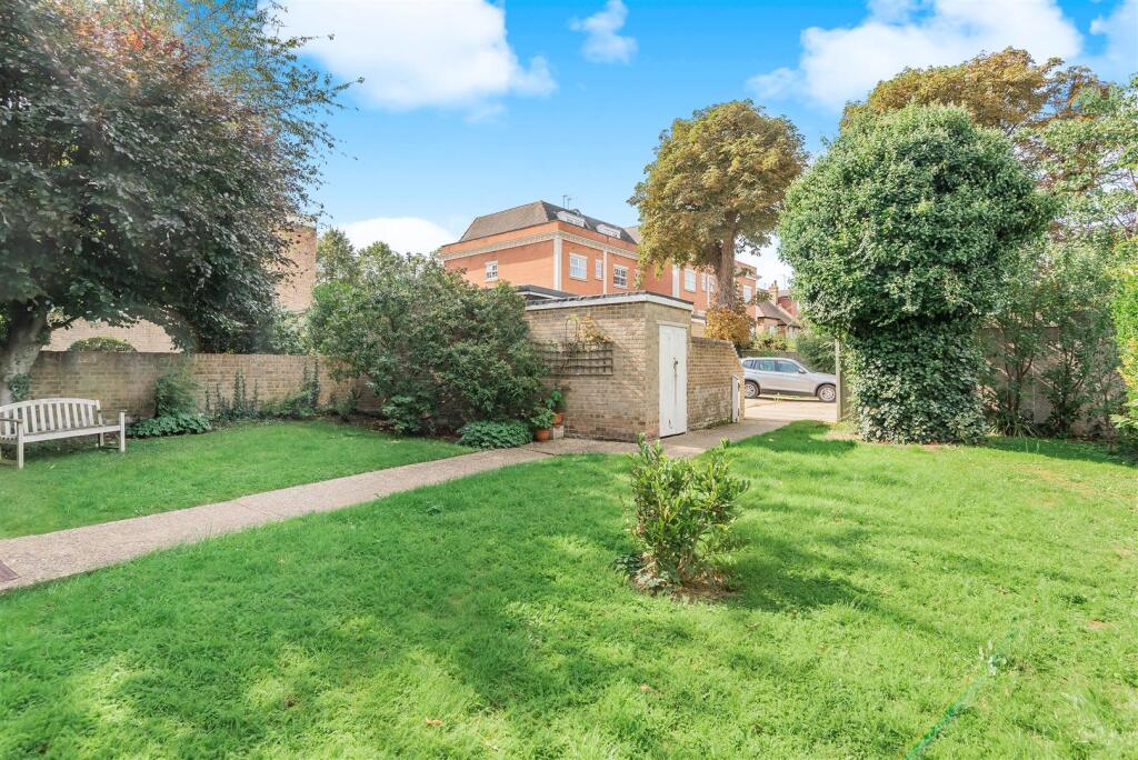 5 Drummond Court - Gardens.jpg