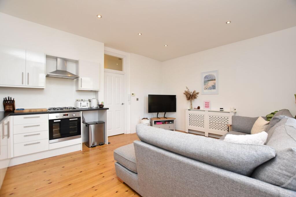 Lounge/Kitchen