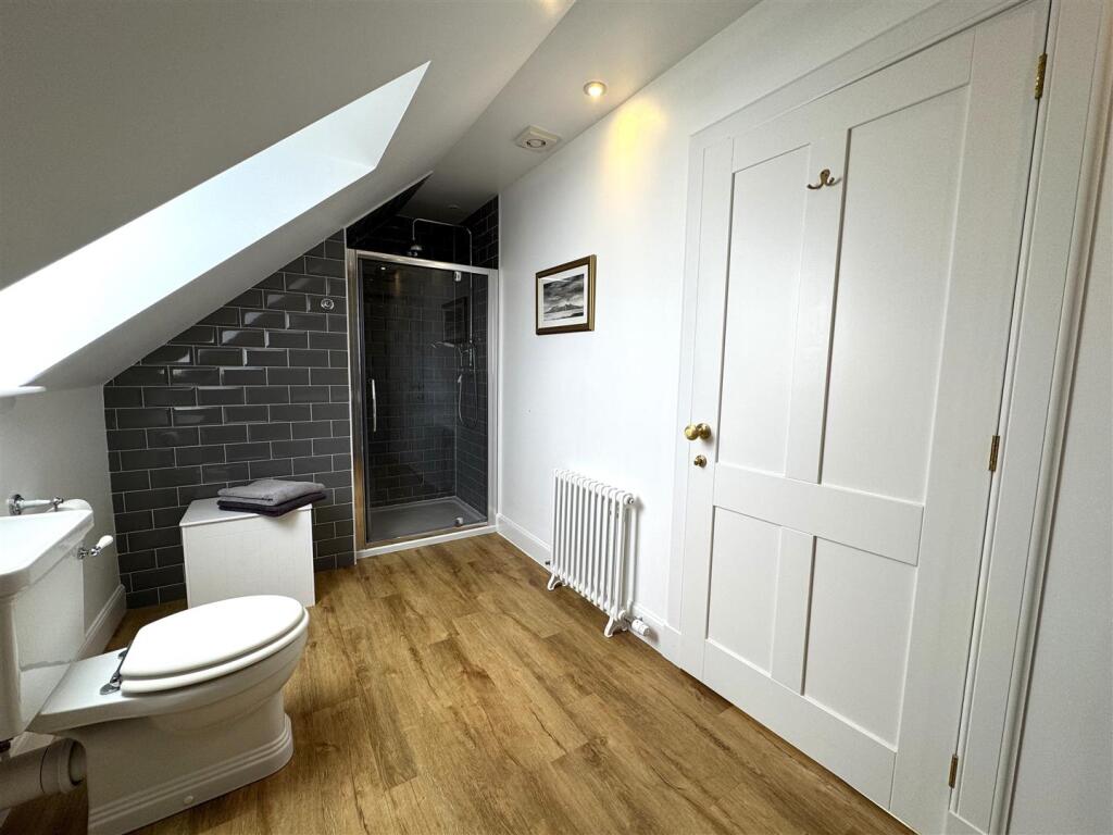 ENSUITE.JPG