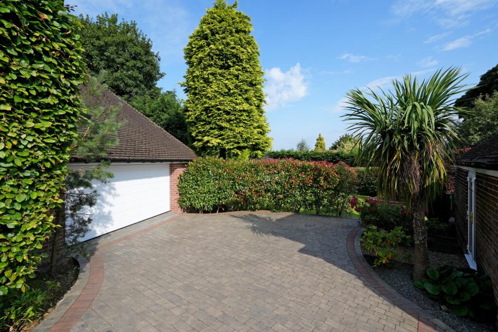 Detached Garage
