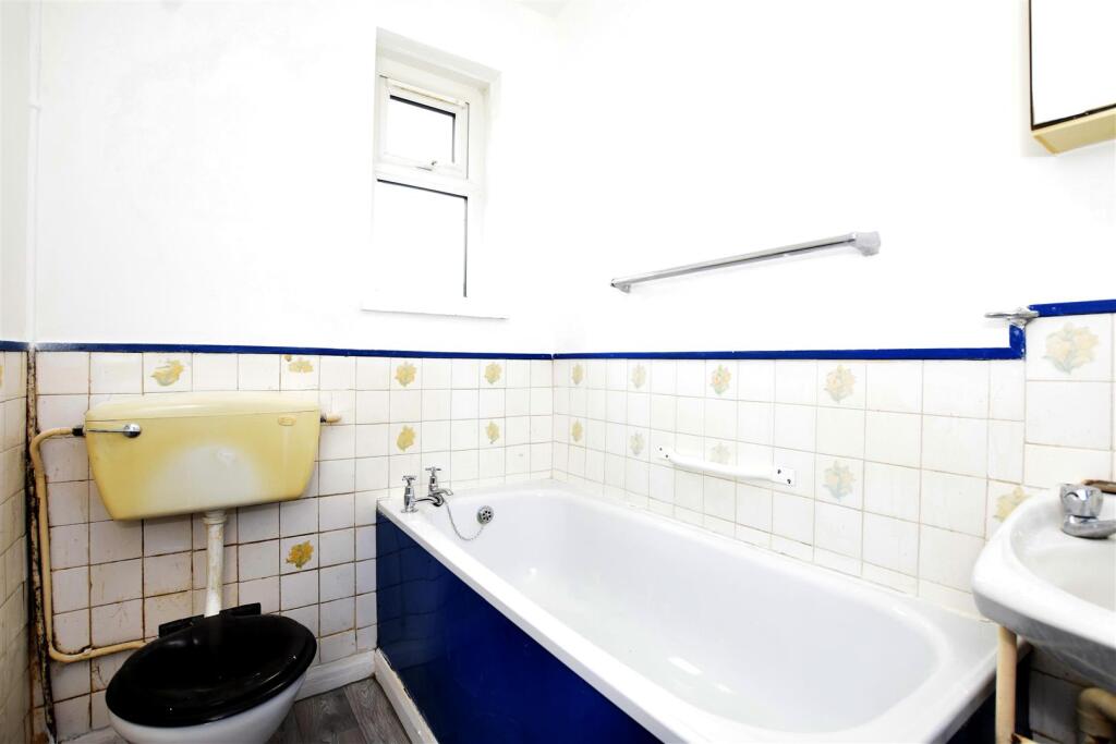 Bathroom copy.jpg