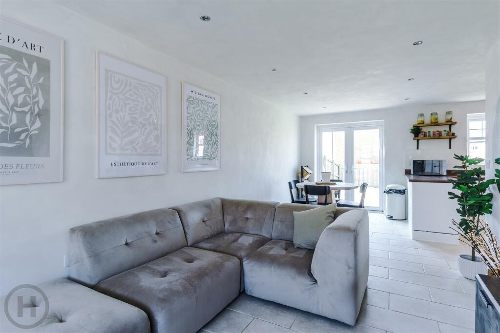 Living Area (6).jpg