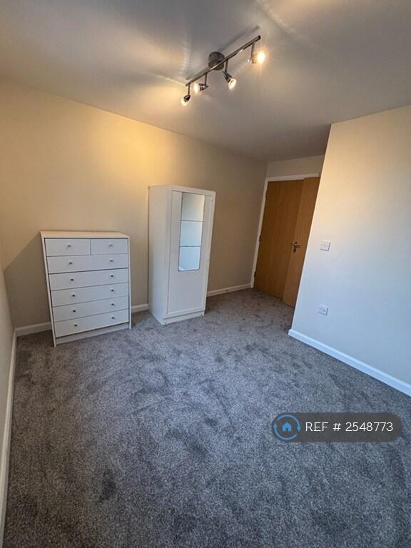 1st Bedroom - Ensuite