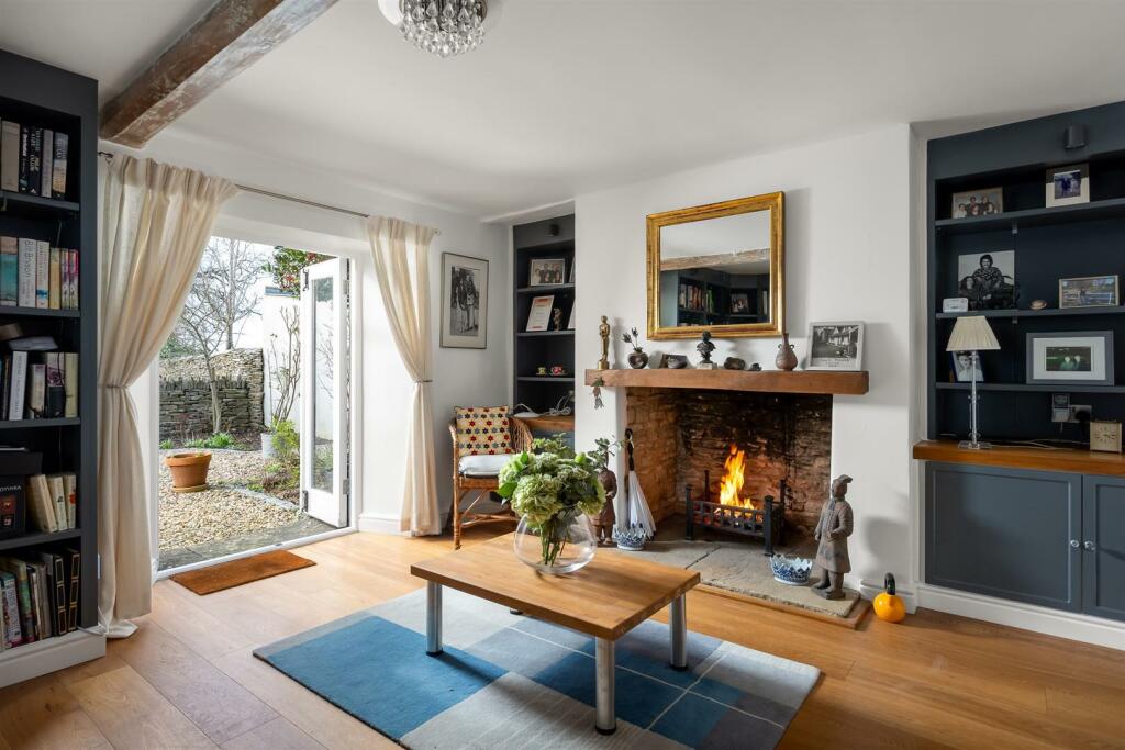 26 - Leah House - SN6 6LQ - Web.jpg