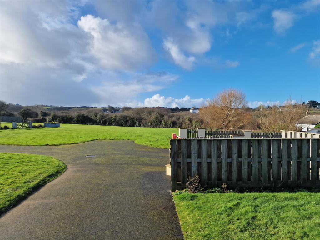 Driveway to house.jpg
