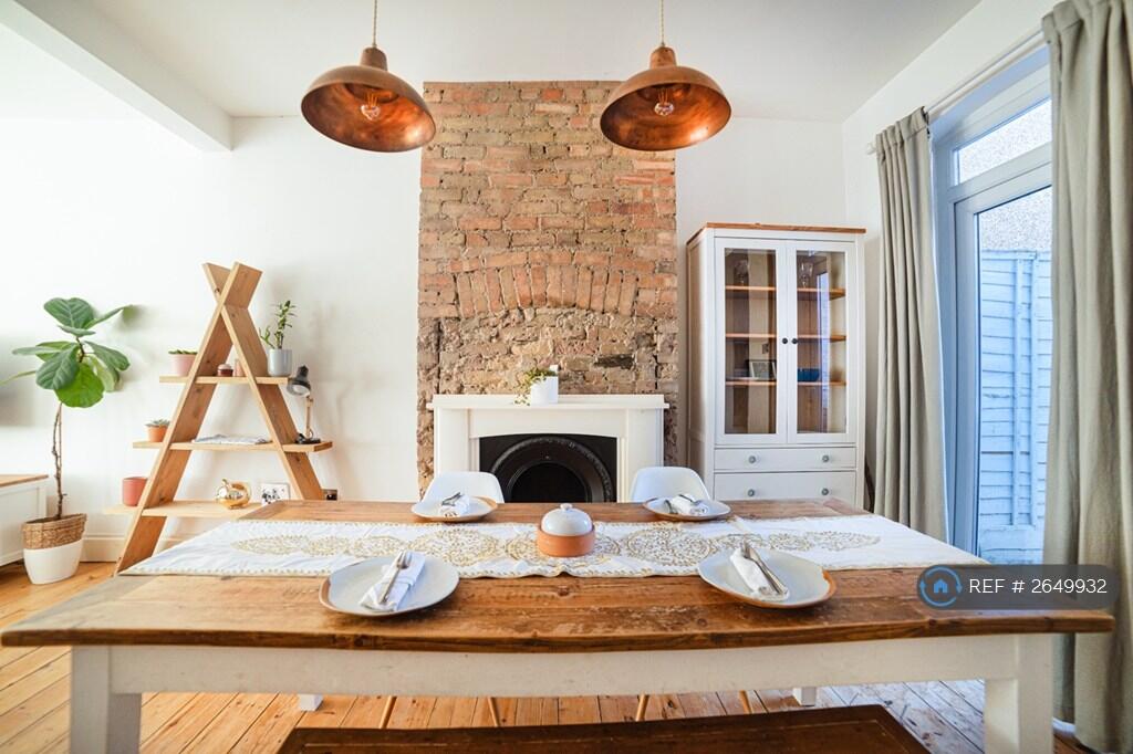 Open Plan Dining / Lounge