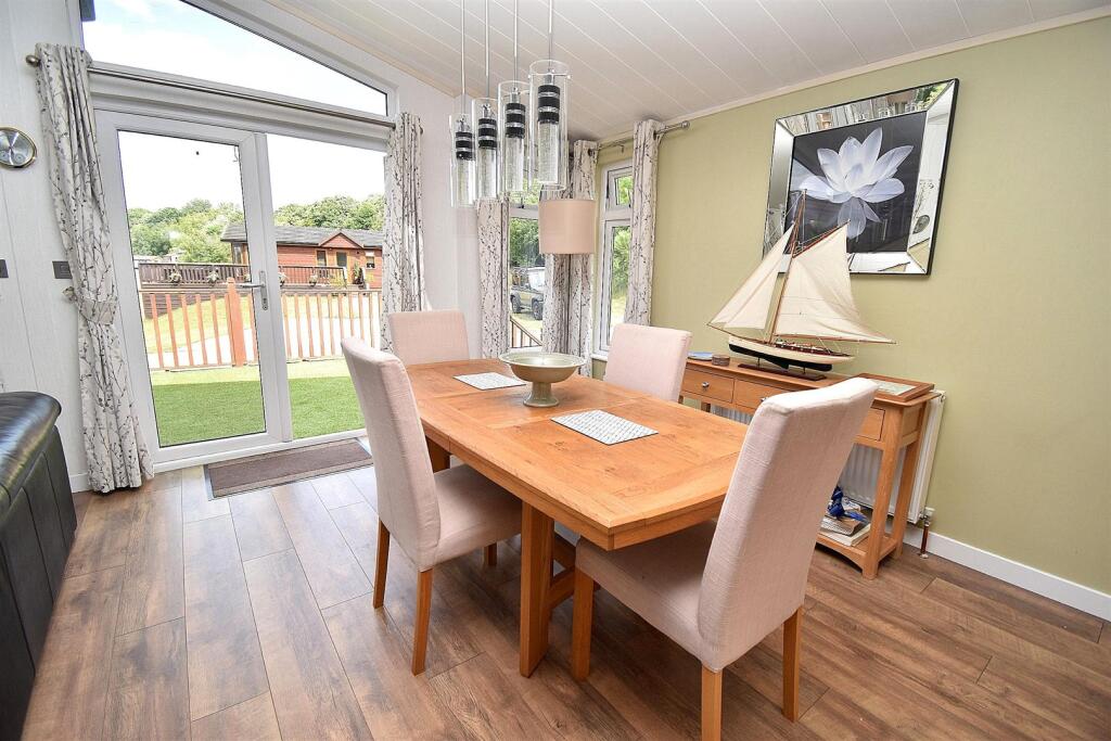 DINING AREA.JPG