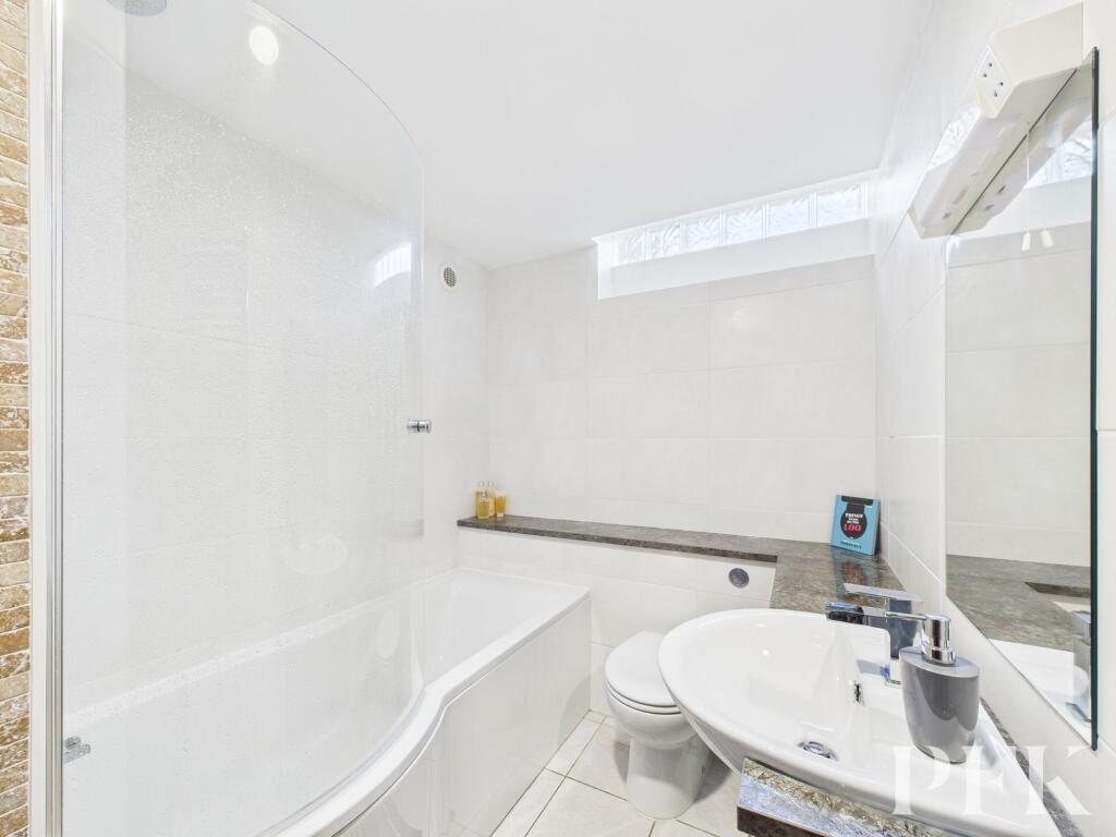 Low Fold Barn - Family Bathroom