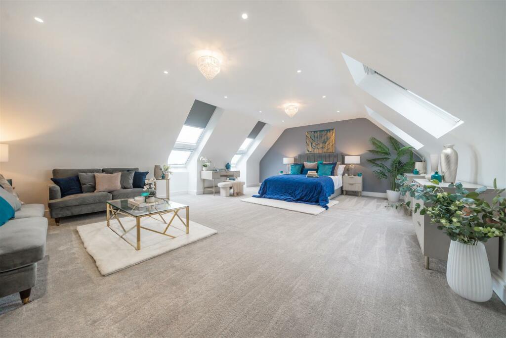 Preston Meadows 5 Bedroom Detached Property -  Bed