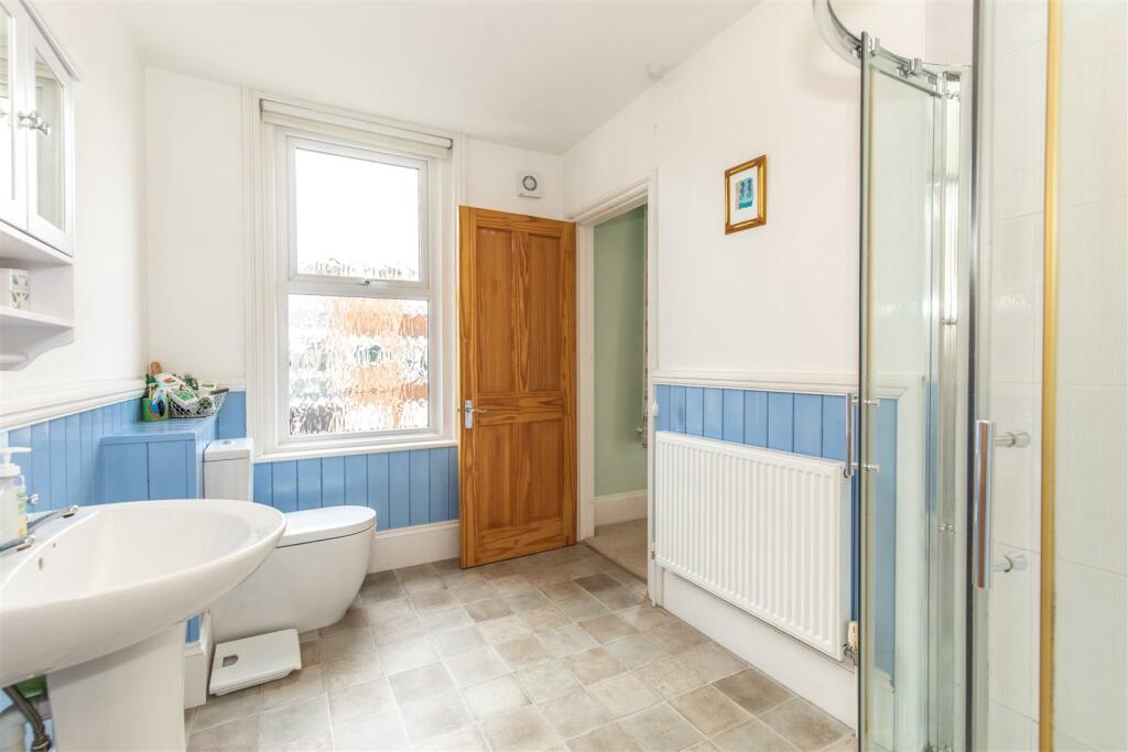 ENSUITE SHOWER ROOM