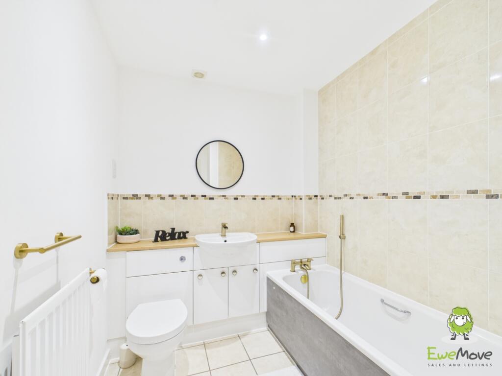 CAM03778G0-PR0211-STILL016