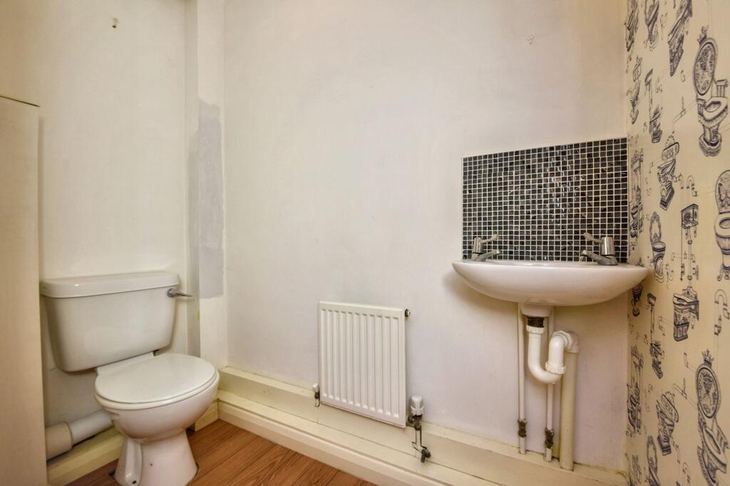 5 Dobsons Close, Rayleigh, Essex, SS6 7NZ