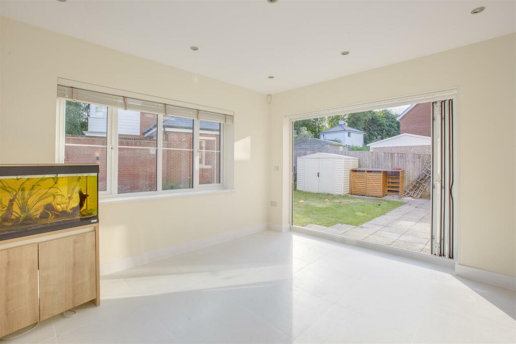 1 Froxfield Way, HP11 1GR-11.jpg
