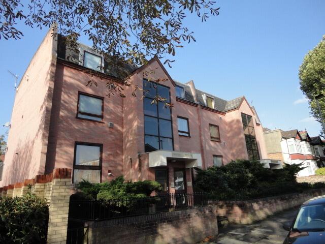 One bed flat to rent Denton Court, Isleworth TW7