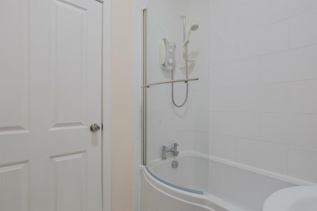 012-8 Croft Road, Larkhall ML9 1BH.jpg