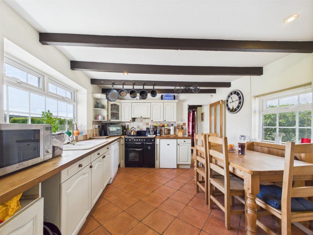 Kitchen/Breakfast Area