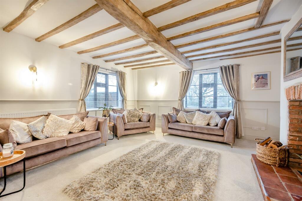 8582263-interior36.jpg