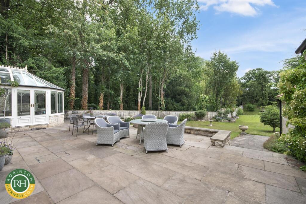 patio / gardens