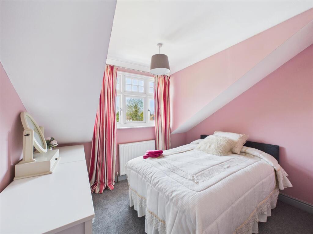 BEDROOM 4