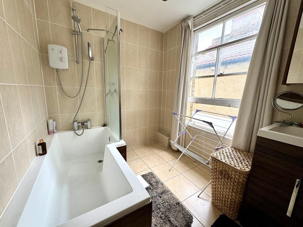 8a Hamlet Road ba...