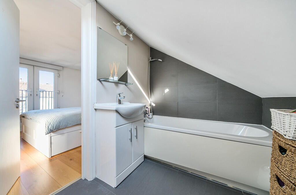 En-Suite Bathroom