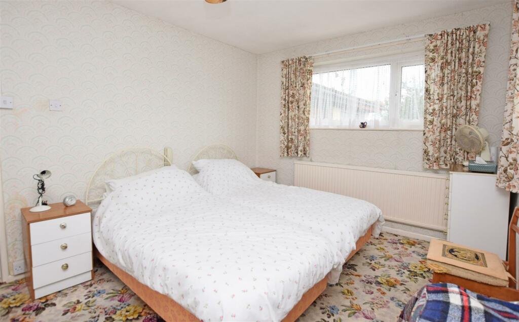Bedroom 1.JPG