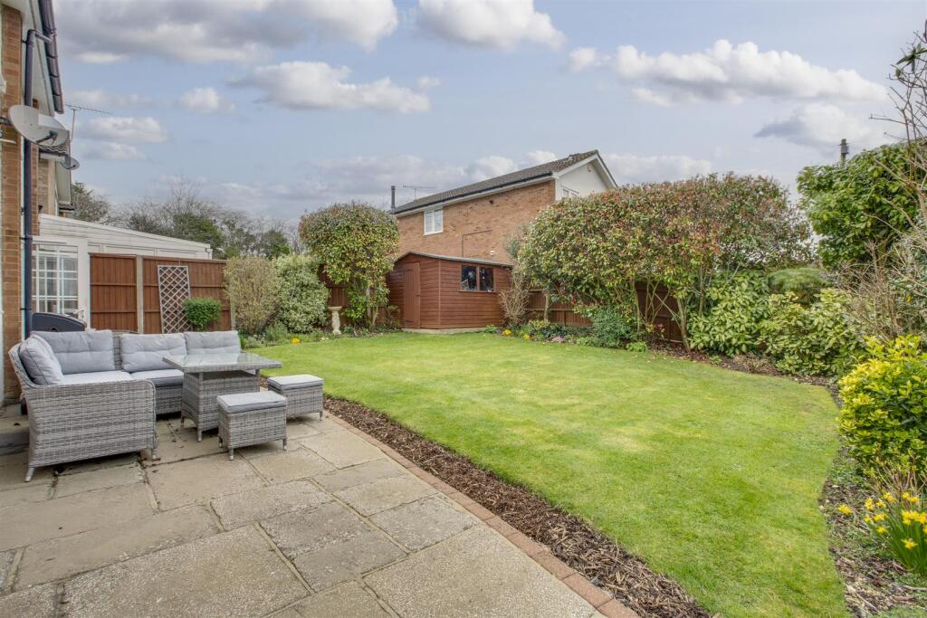32 Southfield Drive, HP15 7HB-2.jpg