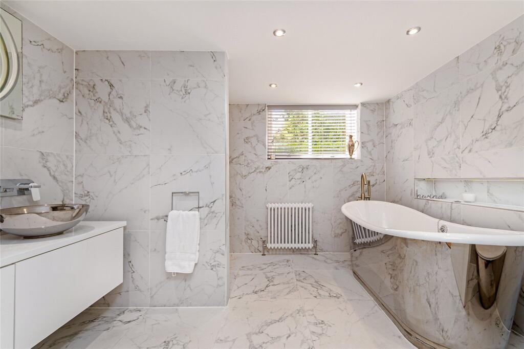 En Suite Bathroom