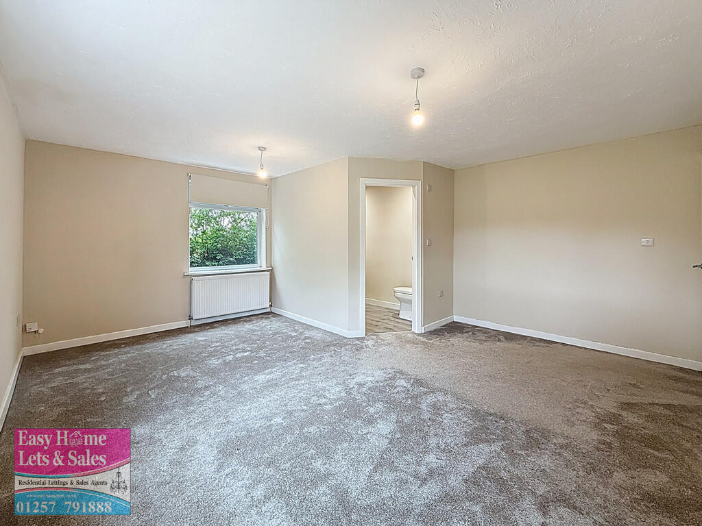 Master Bedroom/En...