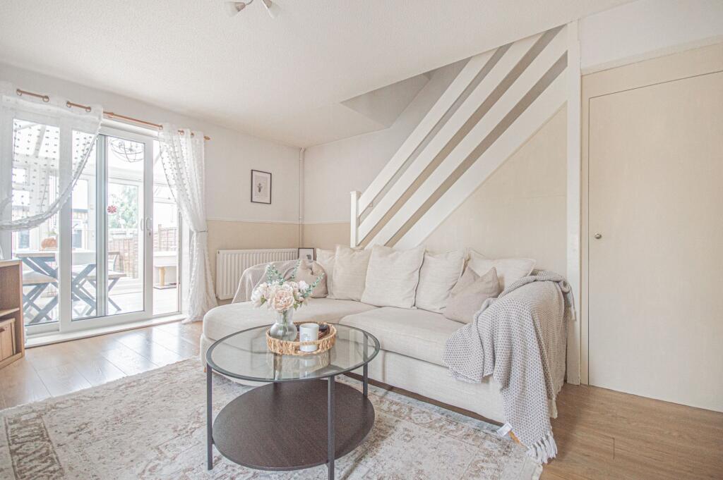 Light and Spacious Lounge