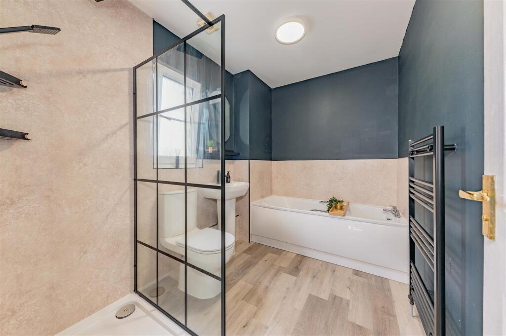 20 Isla Avenue Carnoustie-11.JPG