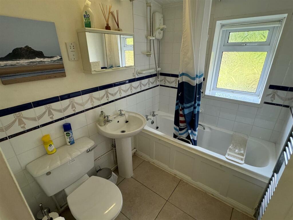 Barnhill Bathroom
