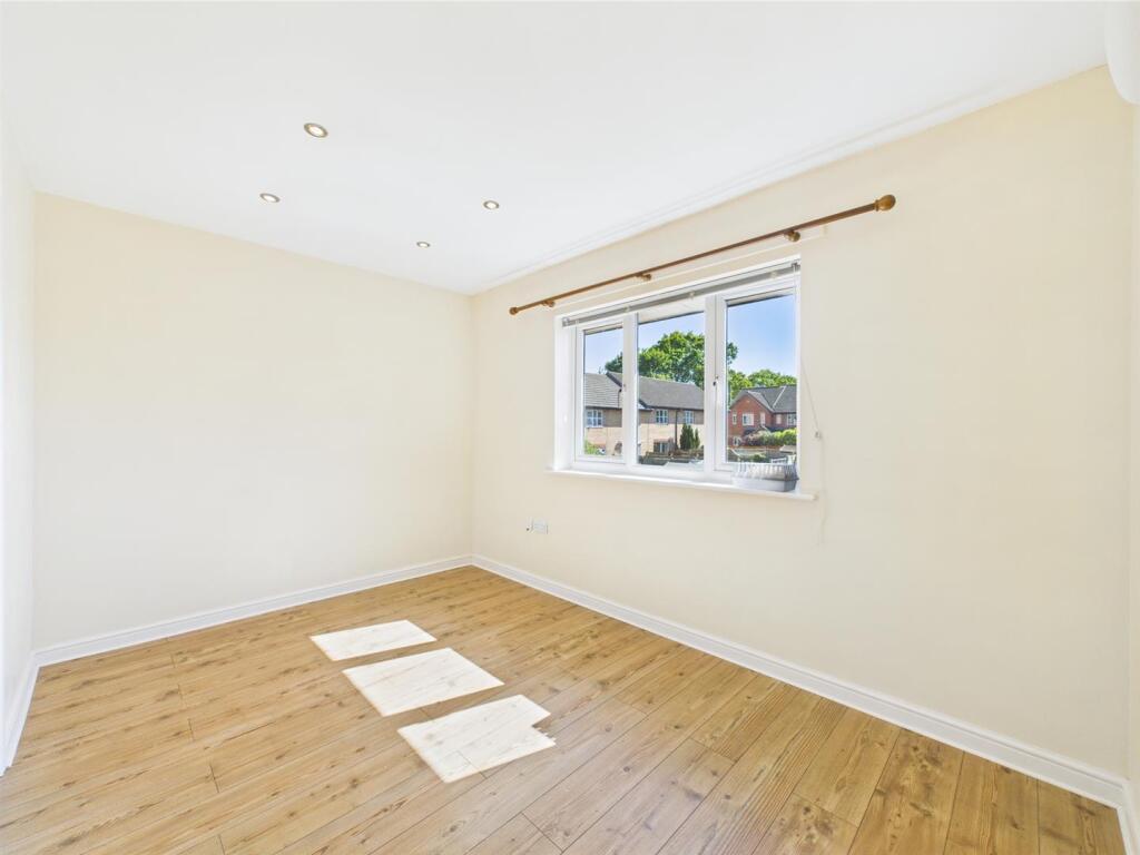 Bedroom 1.jpg