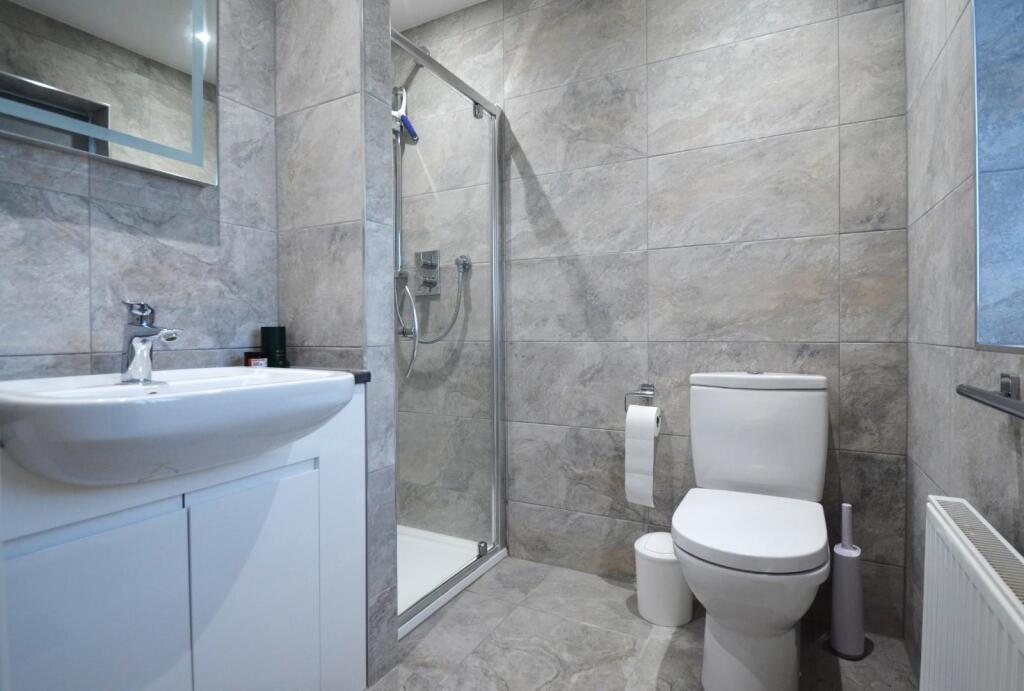 Bletchley - Ensuite.JPG