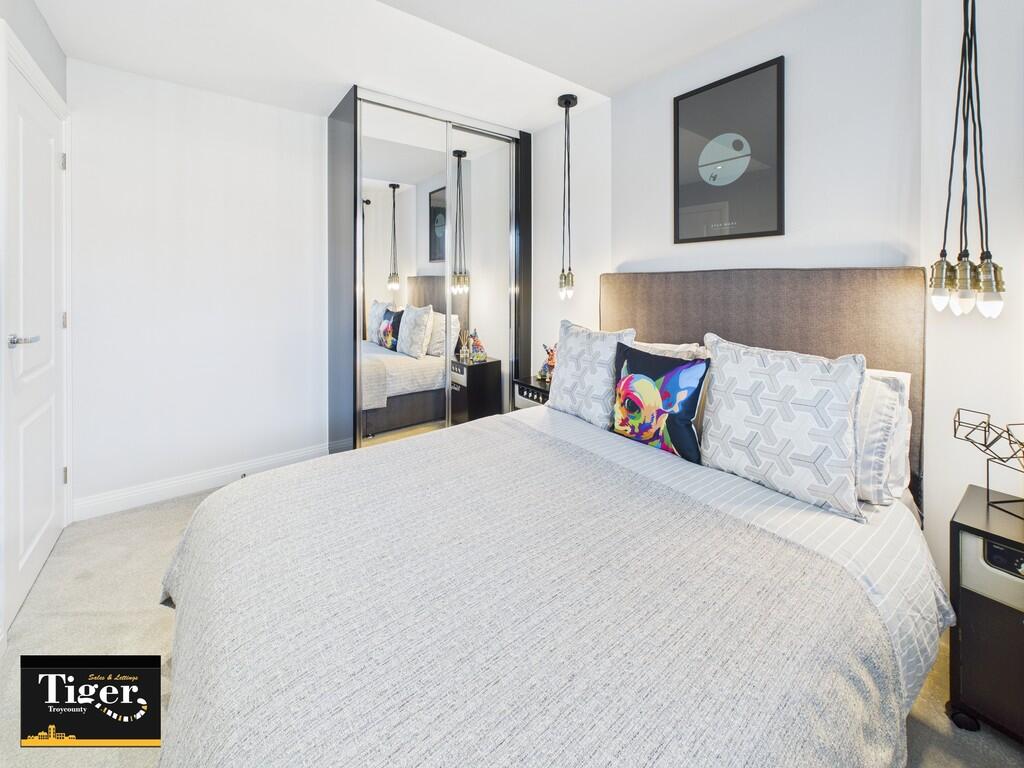 CAM02176G0-PR0661...