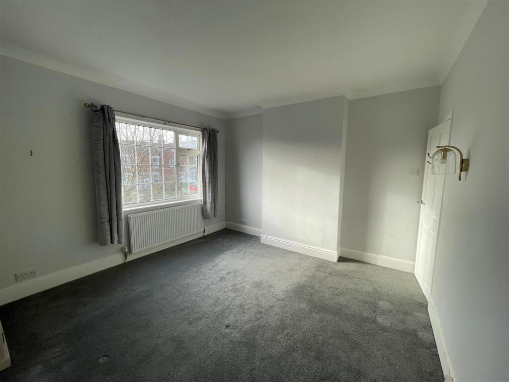 bedroom2.jpg