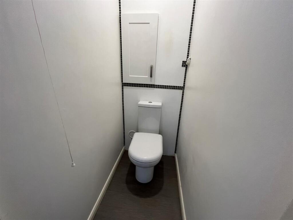 Toilet.jpg
