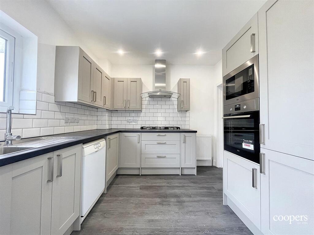 Kitchen 3 (9).jpg