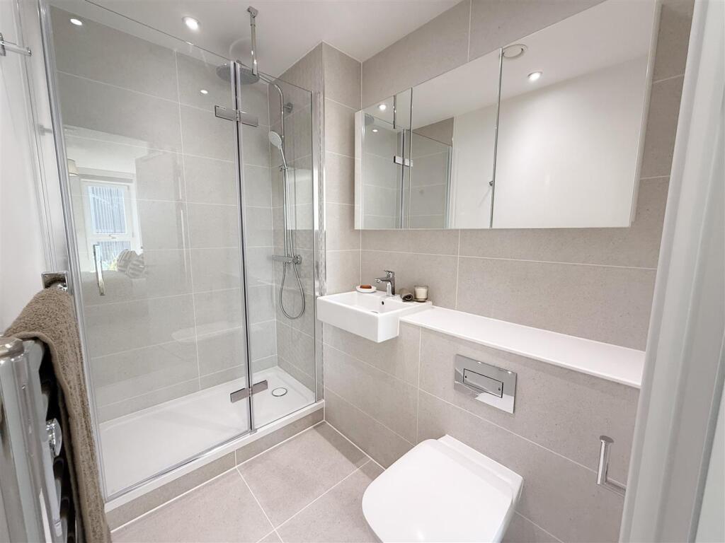 Novella 1906 - Bathroom 2-min.jpg