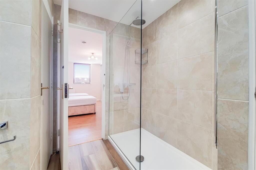 8_Ensuite 2-0.jpg